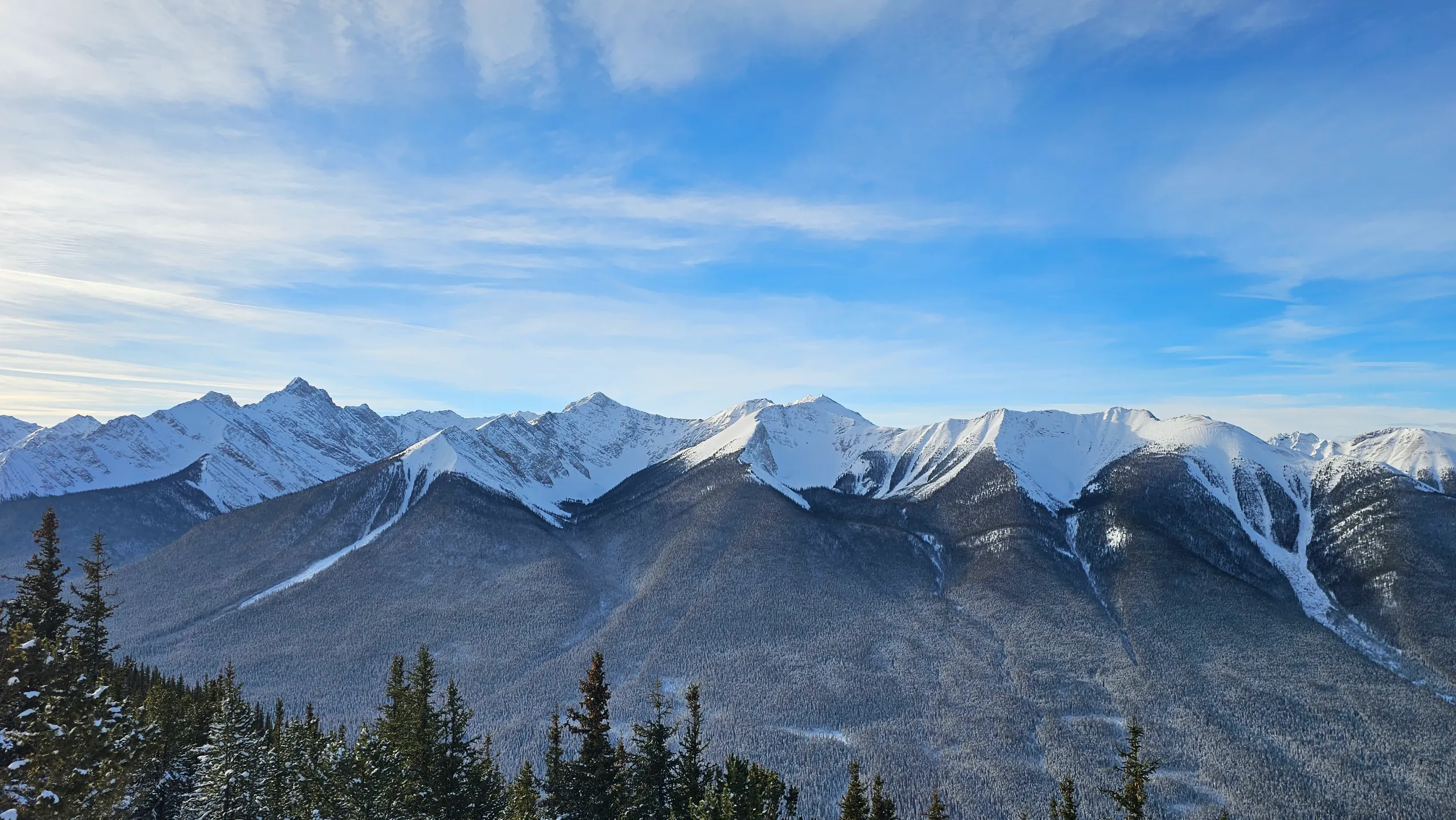 말로 다 못 담는 웅장함… 로키산맥, 인생 한 번은 꼭 가야 하는 이유!