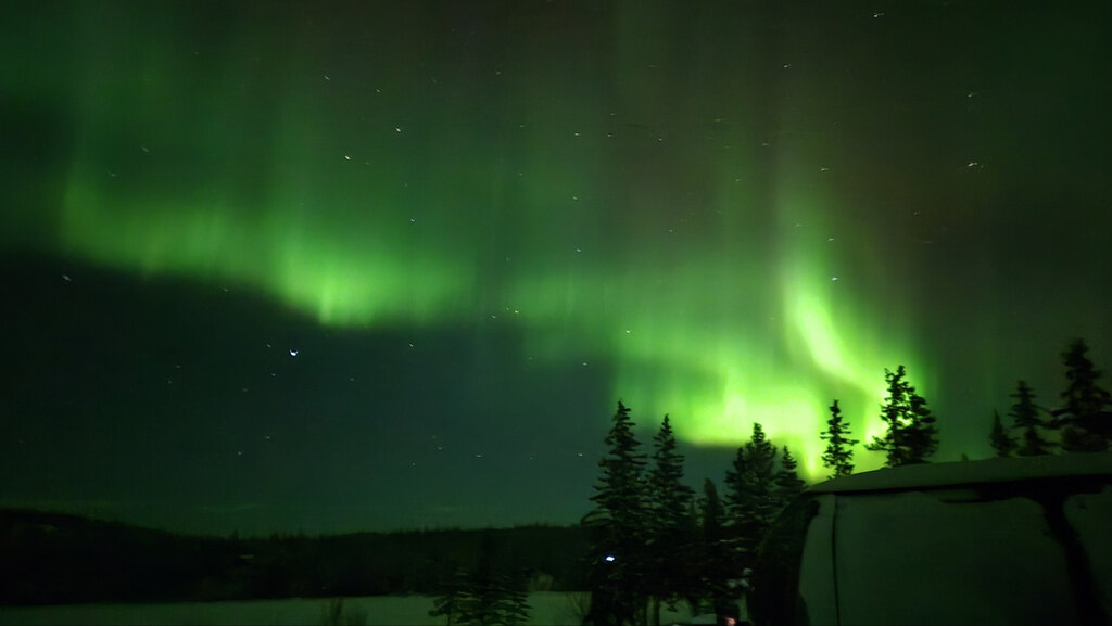 구름 뒤에 숨겨진 선물, 꿈처럼 쏟아진 오로라