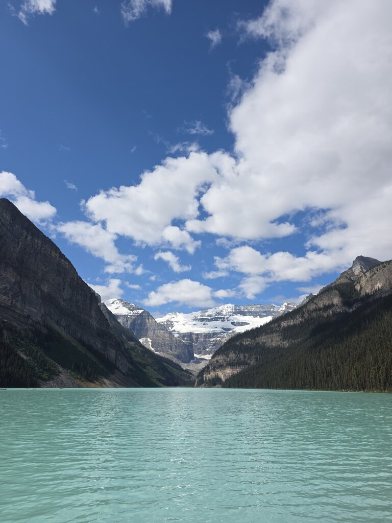 Banff 다운타운과 5개 호수를 환상적인 날씨에서 즐길 수 있었어요.